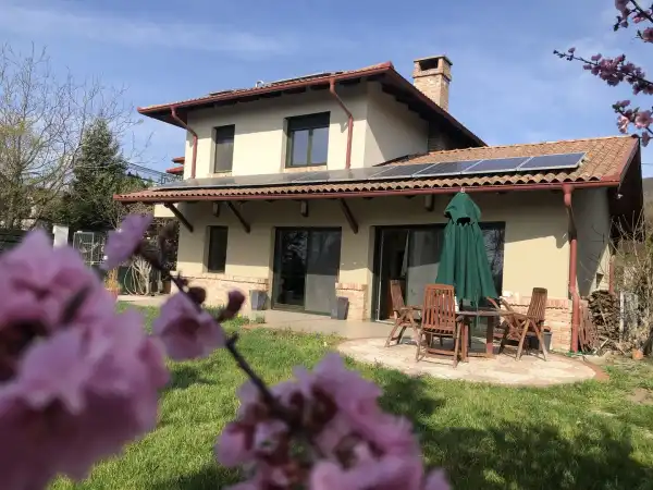 Eladó családi ház, Budaörs 6+1 szoba 370 m² 385 M Ft