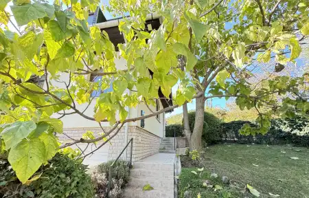 Eladó családi ház, Budaörs 6 szoba 300 m² 242 M Ft
